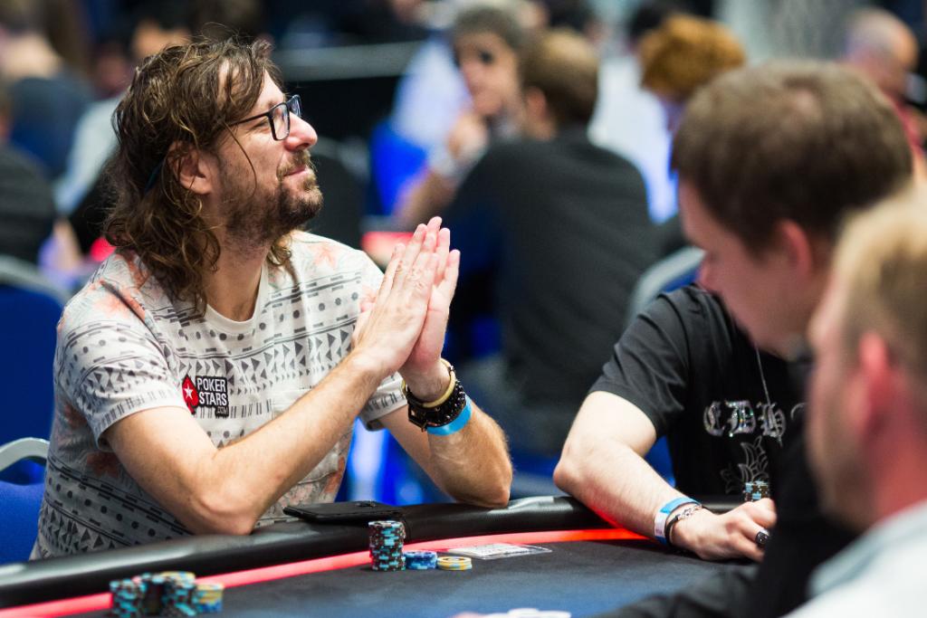 PokerStarsLatam's tweet photo. 🚨 Últimas horas para participar del concurso. ¿Qué concurso? El que lanzamos el lunes y que tiene 10 tickets de $5,50 en juego! 🎫

Descuida, si no quieres un ticket se lo damos a @leofernandez13 😜 https://t.co/Z6ov1nC9wp