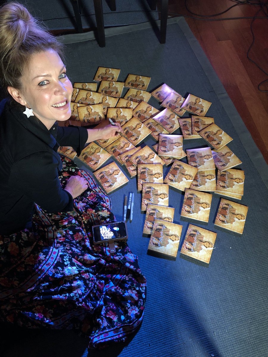 jeffreys_gina's tweet image. Thank you to all of you that have streamed, purchased, and have ordered a hard copy of Beautiful Tangle 🧡 All signed copies are now ready to go to their new homes! 💜 Order your own hard copy now bit.ly/2KmfBIG
.
#BeautifulTangle #NewMusic #AustralianMusic