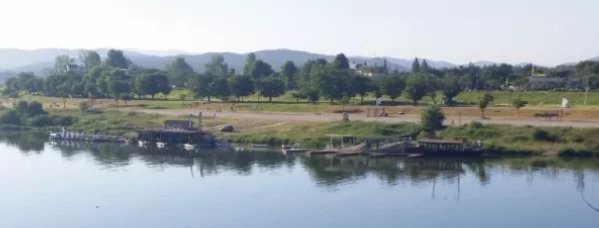 상대의 마음을
사로잡고
신뢰를 얻으려면
그가
자신의 이야기를
많이 할수 있도록
양보할 줄 알아야
한다.