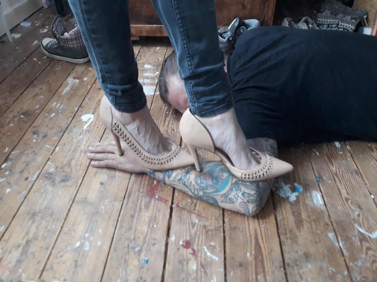 TrampleUk's tweet photo. Just under a hour to go before tonights voting is over for ladyx slippers my alarm clock winners are announced. @LadyXofukstomp #ukstomp #trampledangel #bdsmgame #ladyx #trampling #bdsm #femdom #crush #highheeledtrampling https://t.co/ByJ6ZCUue2