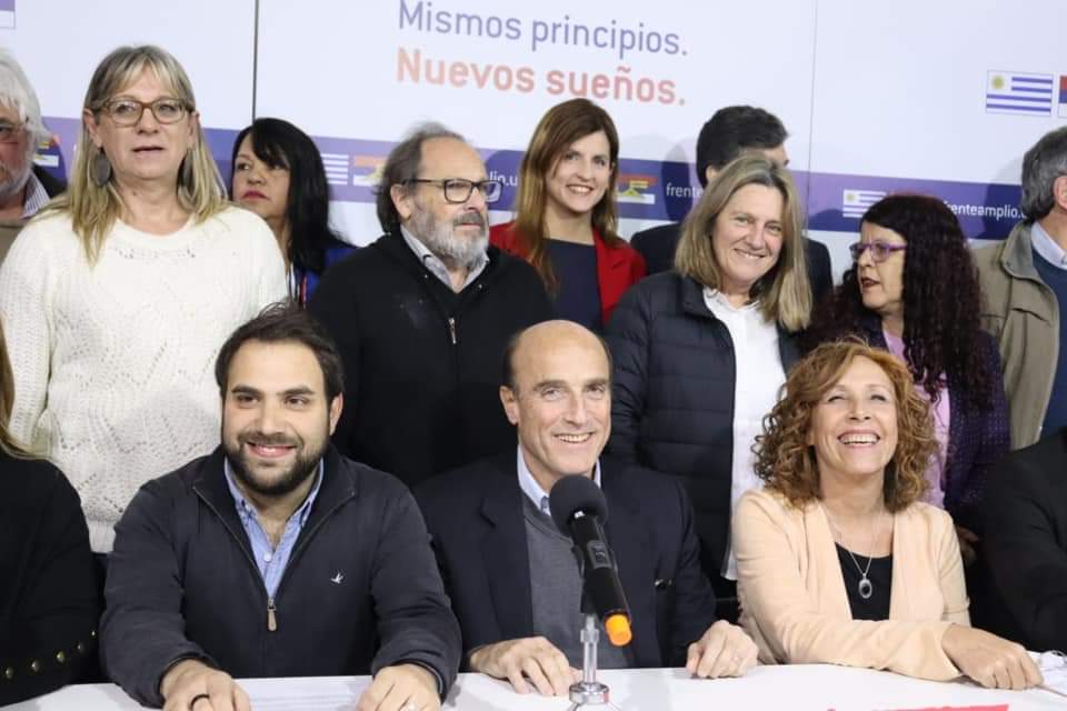 jsu90ps's tweet photo. Hoy en la Huella de Seregni nos juntamos para conformar #FrenteFuturo. 

Estamos todes unidos y con #CorazonSocialista💚! https://t.co/lIQKXnoJHK