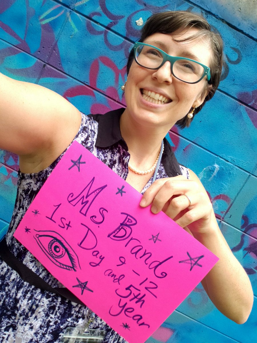 Amylynbrand's tweet photo. #FirstDayOfSchool photos with my freshman advisory! We got creative with our signs, of course! #ccdsfirstday #wearecountryday https://t.co/OBJmNsSgPI