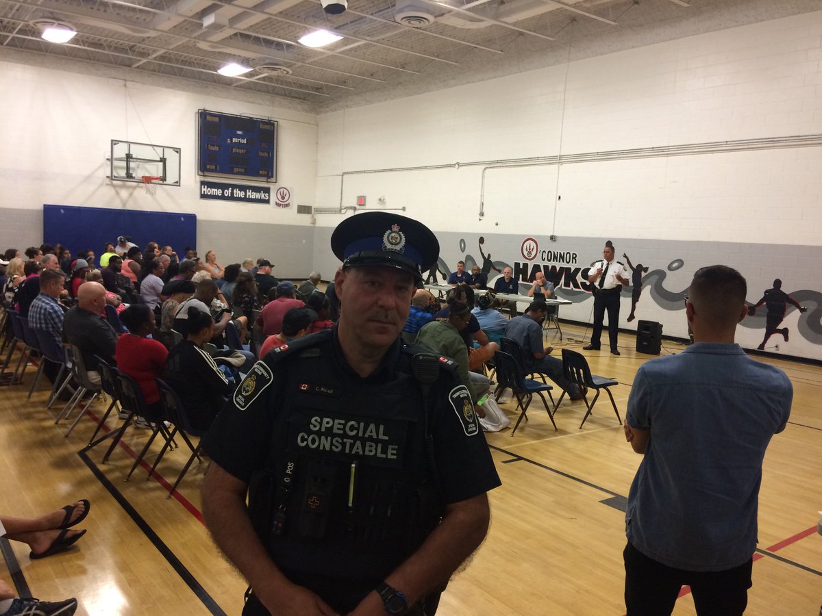 brownstone_cop's tweet photo. @TOHousing and @TorontoPolice listening to tenants community safety concerns in Parma Court/Wakunda Place

#NeighbourhoodSafety https://t.co/weGj4slkP8