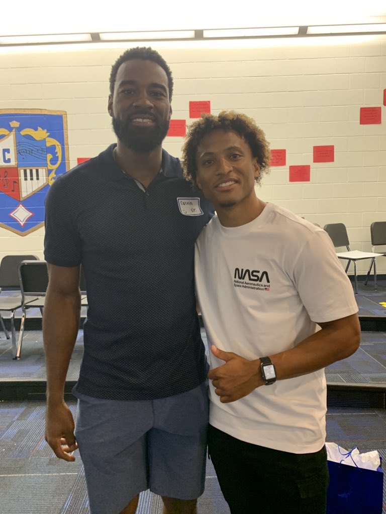 gomikep's tweet image. Proud to know these two great men! “One person shouldn’t be so blessed” 🐝 #YellowJacketLegends #404TheCulture #changailey #megatron @GeorgiaTechFB