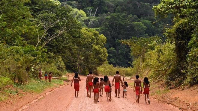 yaismmme's tweet photo. #PrayforAmazonas 
Sa devient de plus en plus grave! Vous cachez l’incendie le plus important du monde ?! Le poumon de la terre est entrain de prendre feu mais personne n'en parle comme si ce n’était pas important? Réveillons-nous! https://t.co/wC9ySQTB2l