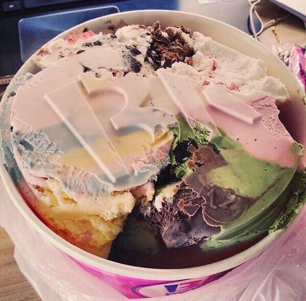 k_dorama77's tweet photo. 韓国のサーティワン🍨
1番大きいサイズ💕💕

食べたい人RT😍

#韓国
#アイス # https://t.co/XYjWMlWn1x