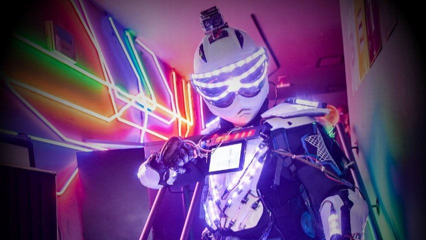 LedCriacoes's tweet image. Porque sua festa merece algo muito mais especial! #roboled #robodeled #debutante #festa #confraternização #buffet #quinzao #debu #casamento #robozao #oiluminado