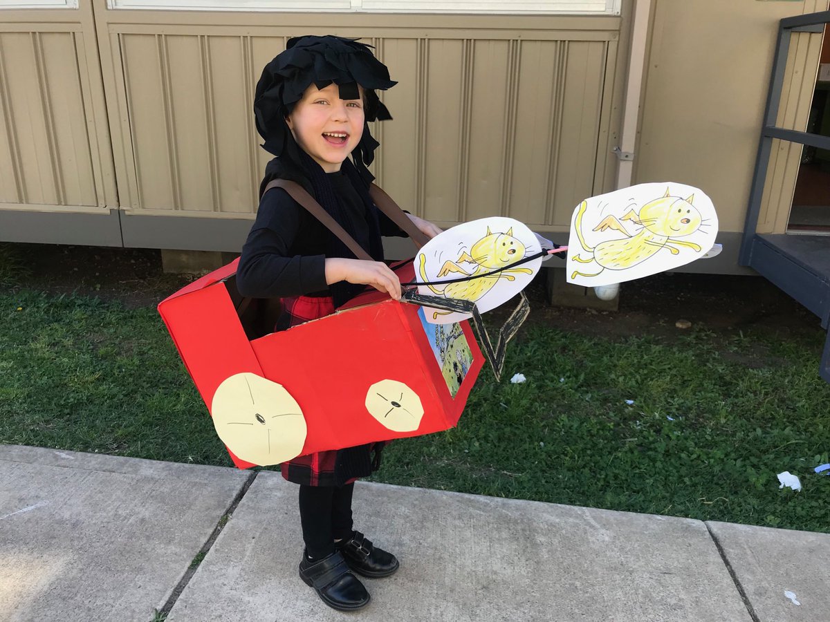 leoniekay's tweet photo. A flying catnary sleigh for #bookweek2019 
Thanks for the inspiring stories ⁦@AndyGbooks⁩ ⁦@terrydbooks⁩ https://t.co/44GSFWviBQ