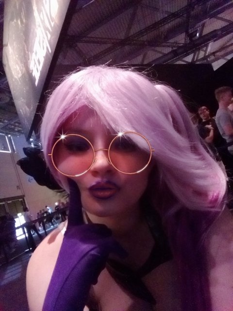 LucyeeraCosplay's tweet photo. Some Dark Lux Selfies from the First GamesCom Day ♥
#darklux #elementalistlux #cute #snow #gamescom2019 #leagueoflegends #leagueoflegendscosplay #yaleera #frontrage #LucyHimeCosplay https://t.co/ECuXlsn08i