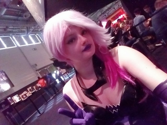 LucyeeraCosplay's tweet photo. Some Dark Lux Selfies from the First GamesCom Day ♥
#darklux #elementalistlux #cute #snow #gamescom2019 #leagueoflegends #leagueoflegendscosplay #yaleera #frontrage #LucyHimeCosplay https://t.co/ECuXlsn08i