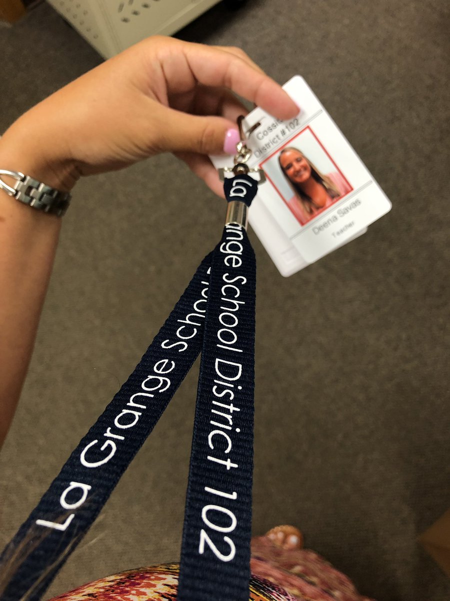MsSavas25's tweet photo. Super excited for an amazing year! New year, new building, new adventures! Happy 1st day of school! 📚🖍🍎  #Lagrange102 #Cossitt #Year5 https://t.co/qHAKaouaVl
