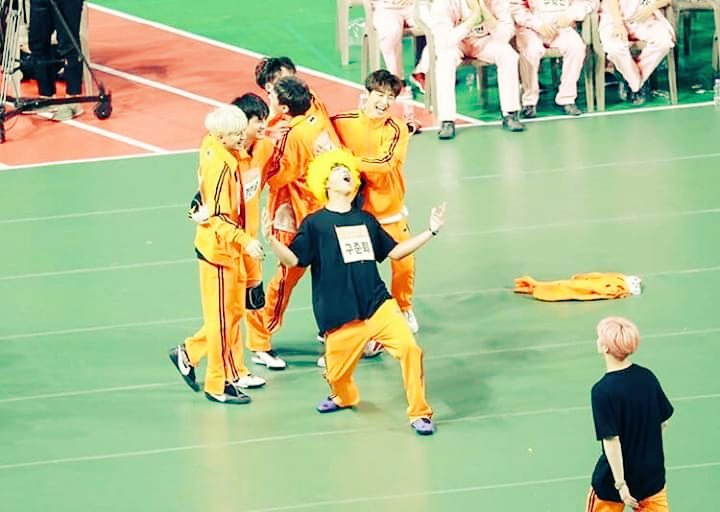 Chambianbian's tweet photo. @chartsikon_ @Kpoptrash08_ @ikon_shxxbi @YG_iKONIC #Queen_LoveScenario #iKON #LyricistHanbin #OT7 #CredirHanhin #DontForgetHanbin #Kim_Hanbin #Kim_Jinhwan #Kim_Jiwon #Song_Yunghyeong #Koo_Junhoe #Kim_Donhyuk #Jung_Chanwoo #FxxkYG_iKONis7 https://t.co/7mz0ER925y