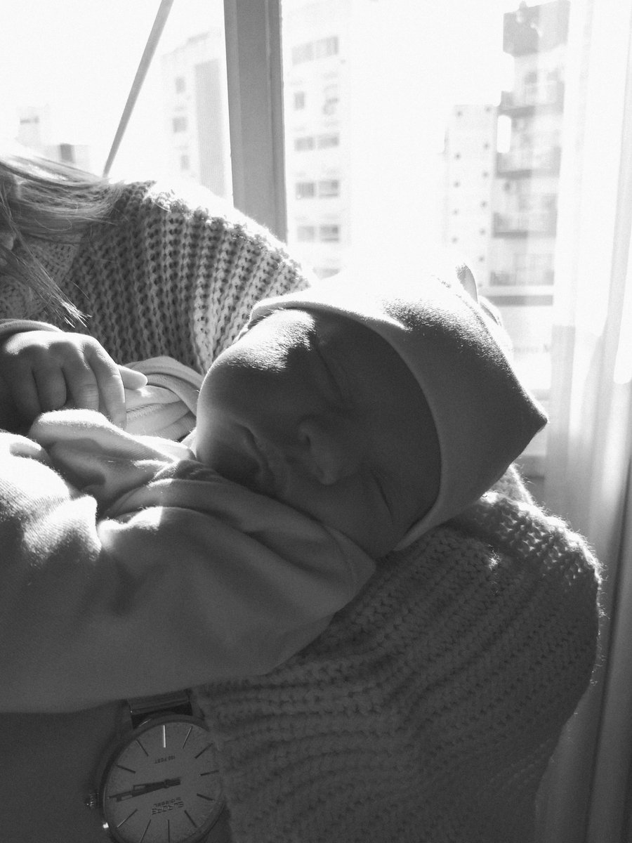 Nicolecuezva's tweet photo. Disculpen , pero estoy enamorada de esta chiquitita de 2,750gr y de mis otras dos bebés. https://t.co/COnlrEhAgg