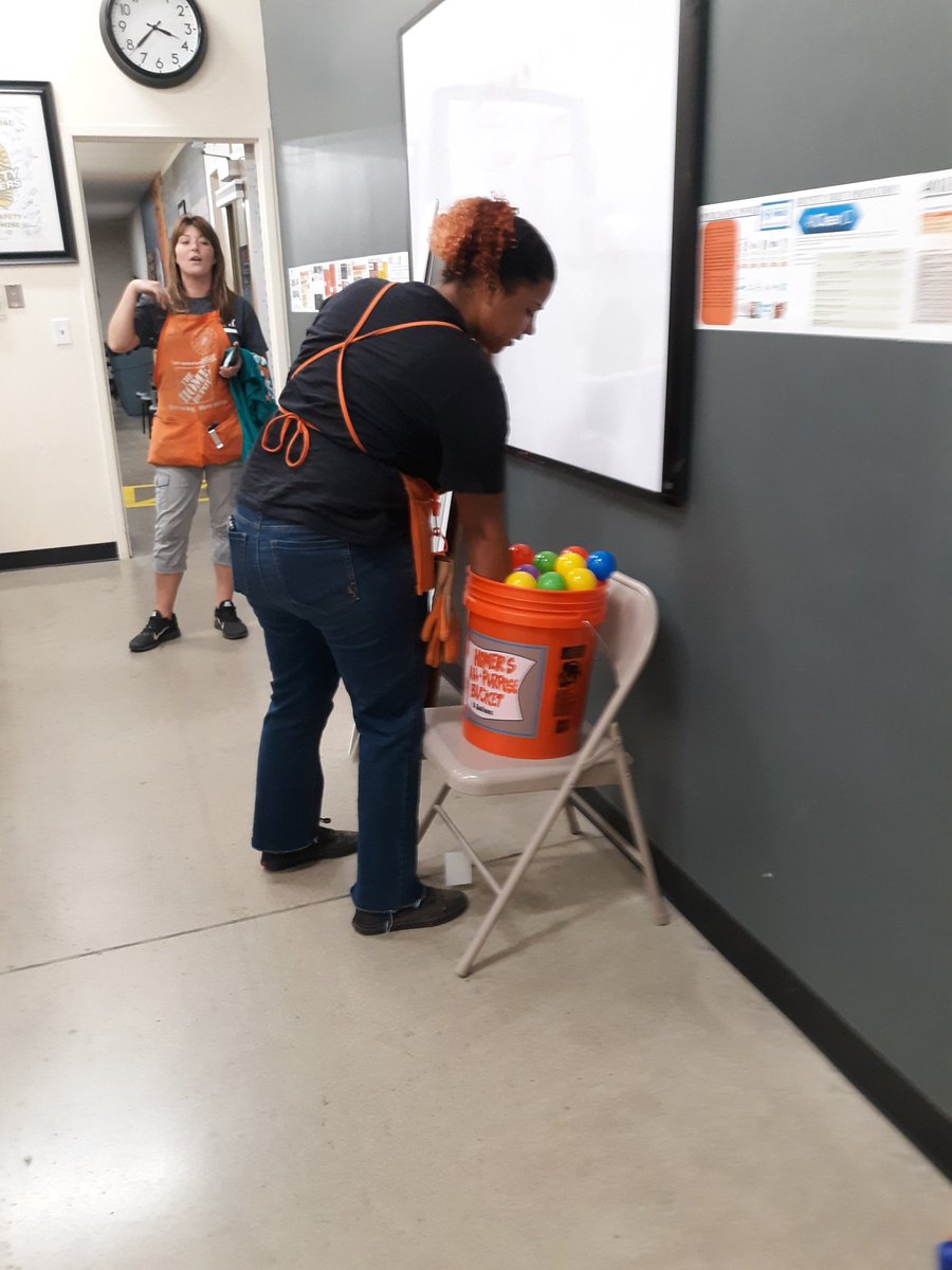 THDKateVross's tweet photo. And a very successful and fun Benefit's Day at 3819!
@thddebthompson @kathlee20256256 @HaynieRonald @wendyrr7 @THDRhondaAdkins https://t.co/quQFBPwdkE