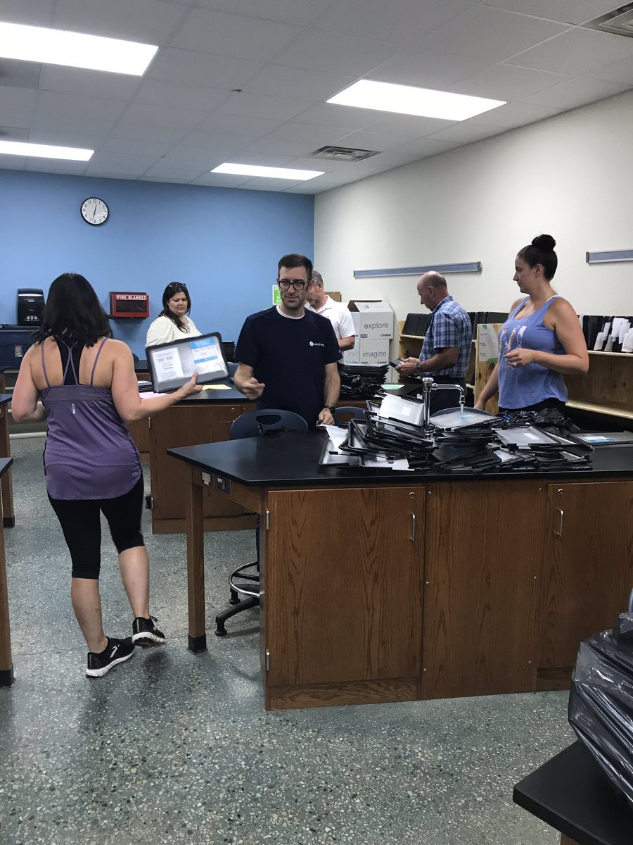 MsJBeckett's tweet photo. Yesterday afternoon, 6 awesome volunteers from our community partner @LocknCharge braved the heat to help alphabetize all of the 7th &amp; 8th grade chromebooks. We finished in about an hour- alone it would have taken all day. Thanks! #sennettshines https://t.co/tZykQYNJpc