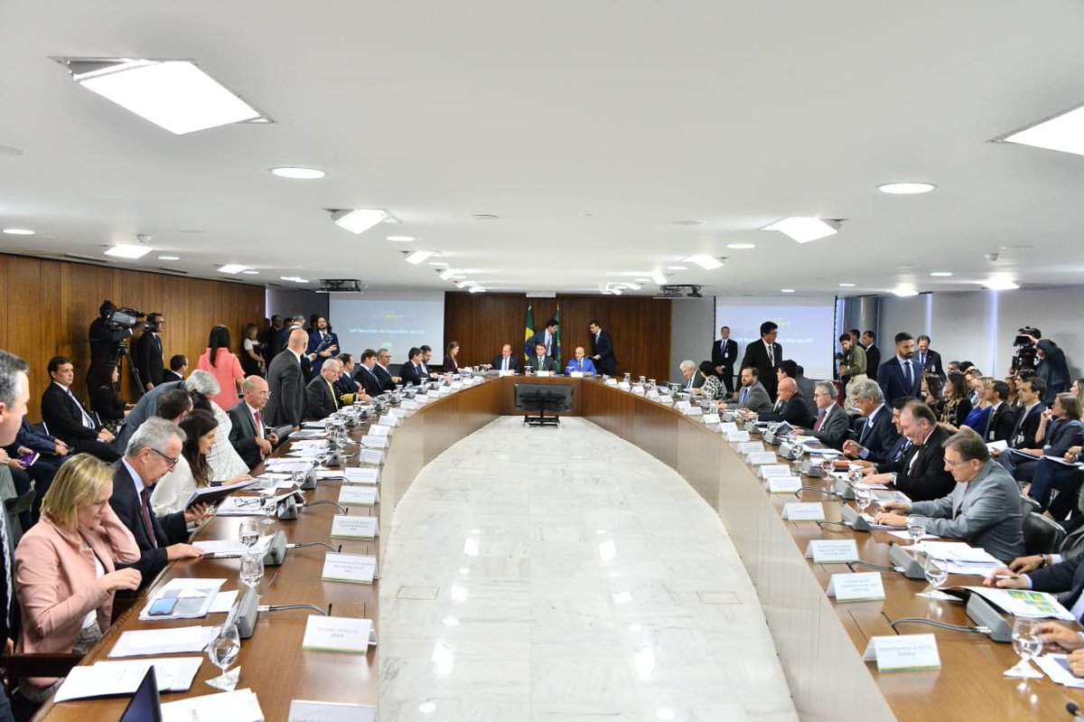 tarcisiogdf's tweet photo. O @MInfraestrutura qualificou hoje no @PPInvestimentos (@casacivilbr) como prioridade nacional 3 arrendamentos portuários (Aratu-BA e Santos), concessão da BR-101/SC, estudos para BR-158/MT, estudos para desestatização do Porto de Santos e uma nova política nacional de cabotagem https://t.co/TPNQmUfvO9