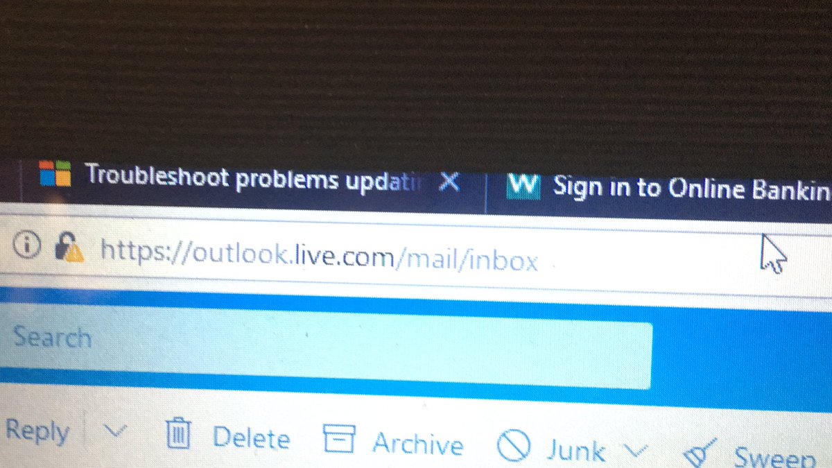HarassmentEstra's tweet photo. Connection not secured @Outlook. Only when police hacking accounts. @PattyMurray @GovInslee @AGOWA https://t.co/TiAHfnD7qI