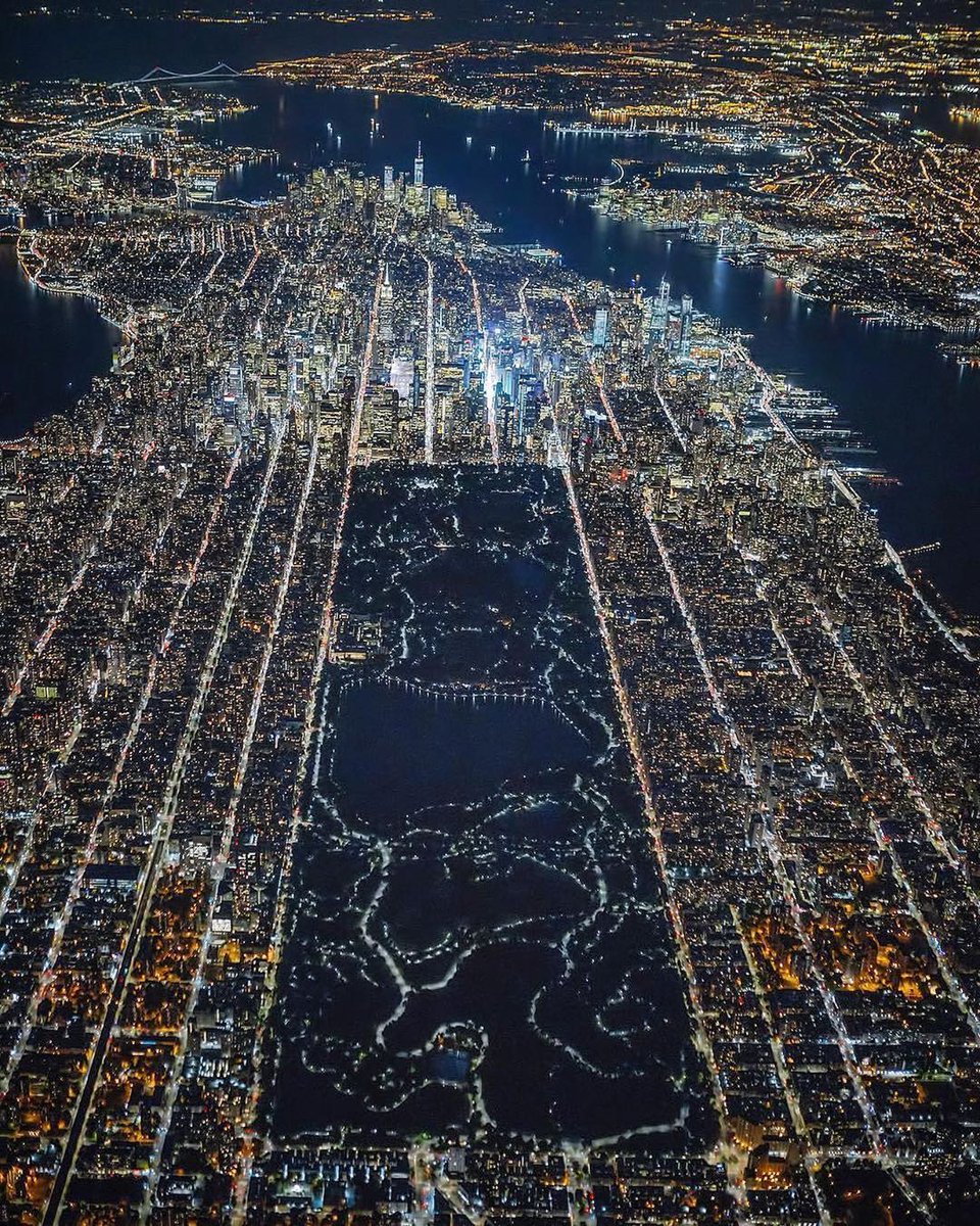 Photo_Inspired's tweet photo. Central Park New York at night 🌃 Such an incredible view! 
Photo by beholdingeye https://t.co/YaMXSTqXgM