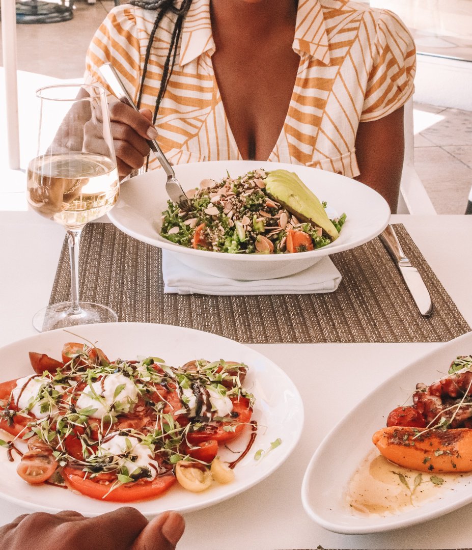 beverlyhilton's tweet photo. Fresh bites and chilled wine at #CIRCA55. #TheBeverlyHilton https://t.co/GUFmqvuo1M