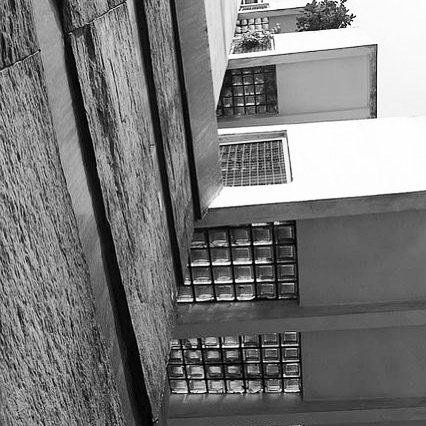 Casa Pedraglio, 1934-35, arch. Giuseppe Terragni #maarc #terragni #razionalismo #lakeofcomo #como #casapedraglio #balconi #vetrocemento #equilibrio #razionalismocomo #razionalismo #forme #arte #architettura #vuoti #pieni #chiaroscuri #materiali #marmo #c… ift.tt/2z9AtfU