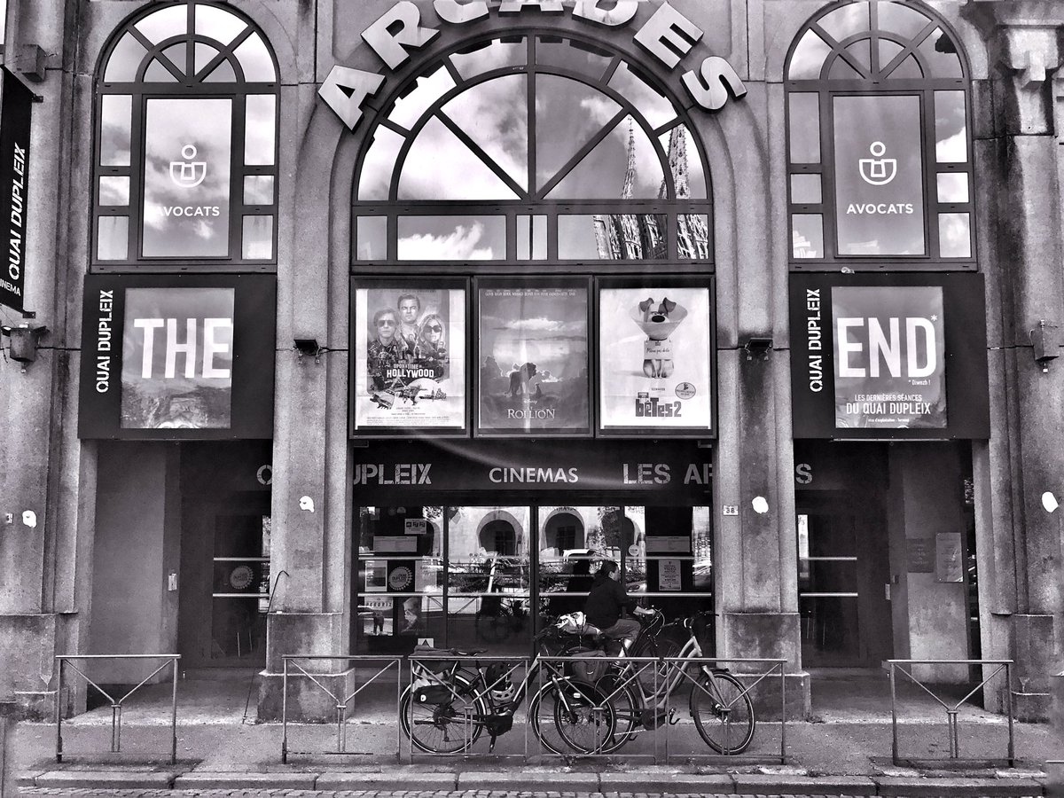 solenn_rousseau's tweet photo. La façade des deux cinémas de #Quimper dont le bâtiment a été acheté par Cinéville. Le #QuaiDupleix a été offert par le maire de Quimper au 5ème groupe français et 1er groupe breton. Un petit cinéma indépendant gloupé grâce au soutien politique. #Cinema #Diversitéculture https://t.co/rm1bEnOyfY