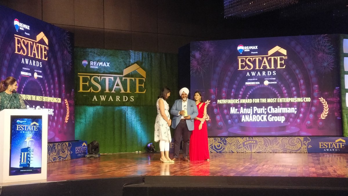 ANAROCK's tweet image. Mandeep Lamba - President, HVS - ANAROCK receives the the &apos;Pathfinders Award for the Most Enterprising CXO of the Year&apos; Award on behalf our Chairman @TheAnujPuri at the 11th Annual Estate Awards 2019. Congratulations to our truly inspiring leader and #ANAROCKStar #TeamANAROCK