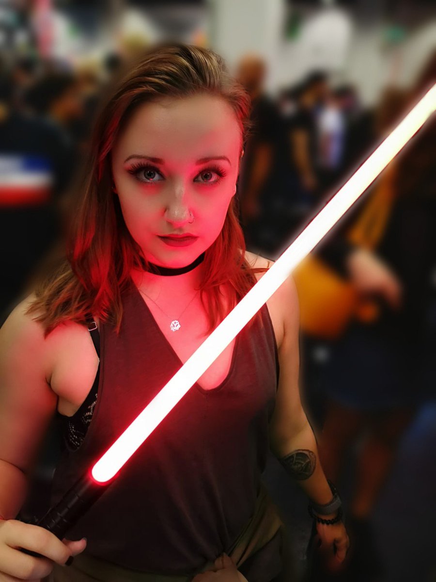 jule_juvenillia's tweet photo. I'm the bad guy, duh
#sithintraining #gamescom2019 https://t.co/GCfNxVetyz