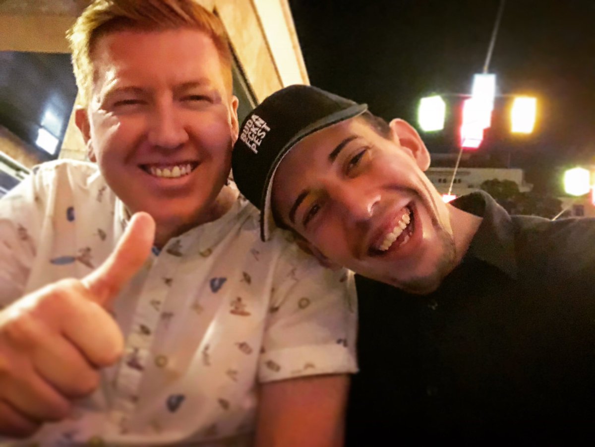 DawezMC's tweet photo. Amikor megéljük az estét és megismerhetem aztán rájövök, hogy milyen közvetlen és barátságos emberről is van szó!! #aquarium #budapest #dedmani #halottpenz #goodnight https://t.co/G2fLJdPeAV