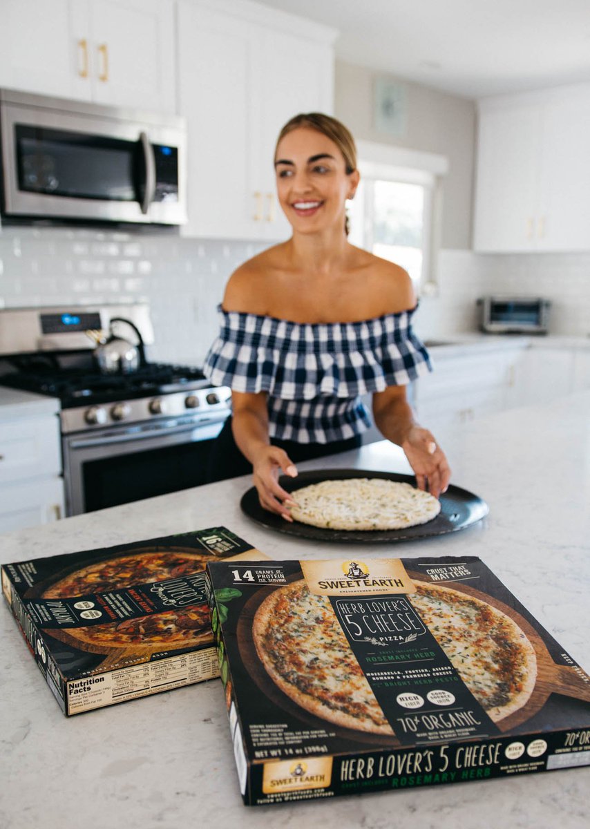 oliamajd's tweet photo. “I hate pizza” said no one, ever. #AmIRite?! Talking one of my fav no fuss meals with @sweetearthfoods on the blog today at https://t.co/wGUa57esWb
#SweetEarth #ConsciousbyChoice #ad https://t.co/OvxEdqjOL5