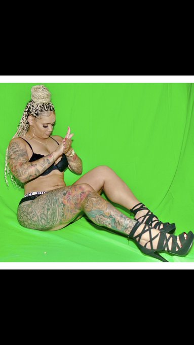 #firsttime #modeling #photoshoot #sexy #inked #inkedgirls #tattoo #legsleeve #victoriassecret #lightskin