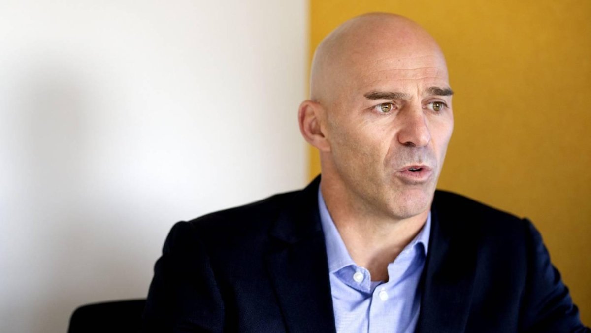 NPBHSBoarder's tweet photo. Still on the ball! | Former New Plymouth Boys' High School principal Paul Veric will lead Taranaki Rugby until the end of November | Paul Veric appointed TRFU interim CEO after resignation of Jeremy Parkinson #NPBHS #NewPlymouthBoysHigh #rugby #sport #Taranaki https://t.co/TtazsLAnTK