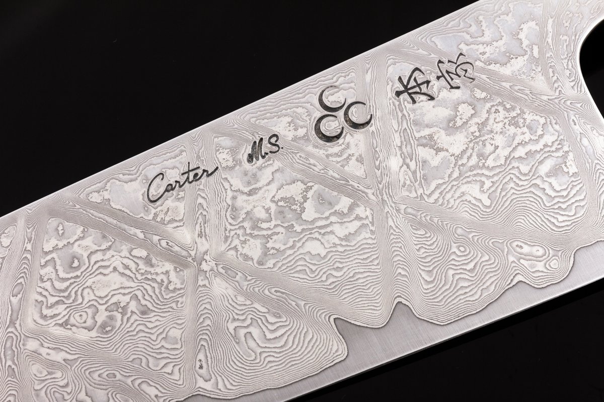 CarterCutlery's tweet photo. Getting a little up close and personal with some of the knives today, check out the edge on this beauty! #bladesmith #kitchengoals #knife #handmade #murraycarter #forgedinfire #blade #knivesdaily https://t.co/5Kiey4dAmD