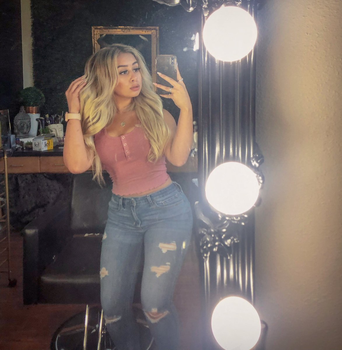 PrincessBeverly's tweet photo. it’s me again https://t.co/lNb2WpFljb