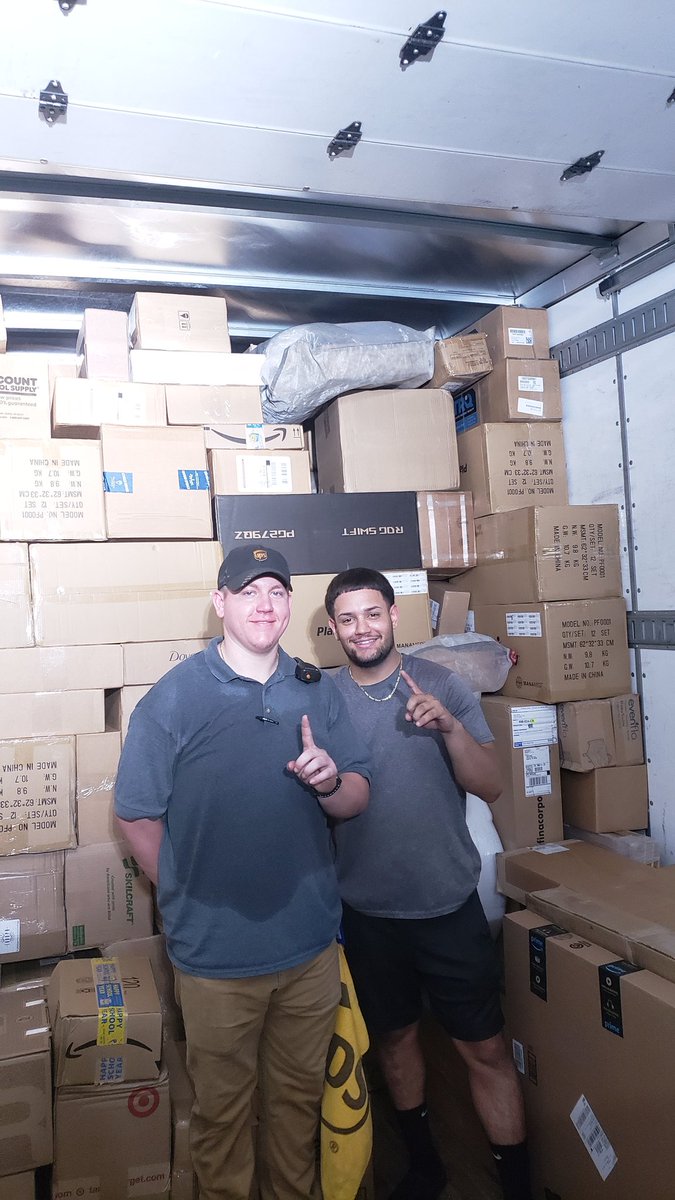 day_lions's tweet photo. #LionsRoar #SafetyFirst #HydrationIsLife #UPSService #LoadStandNation #CubeLifeMatters Emmanuel working on getting it to top filling in all the space. Keep going young man. Rumble young man rumble. https://t.co/YMVyDZTv1A