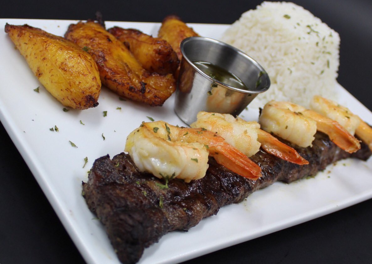Who said Surf &amp; Turf ? 😳😳🤩#cubanfoodporn #fernandezthebullcubancafe #dalebull #naplesflorida #swflorida #beststeak #surfandturf #mojitos