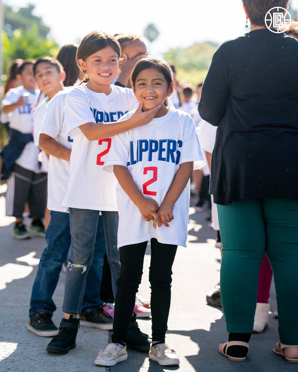 LACFoundation's tweet photo. Intended to reduce stress on low-income families headed back to school, every single student in the Moreno Valley Unified, Inglewood Unified, and Los Angeles Unified School Districts will receive a new backpack to start the school year. https://t.co/BG5mnkJpCM
