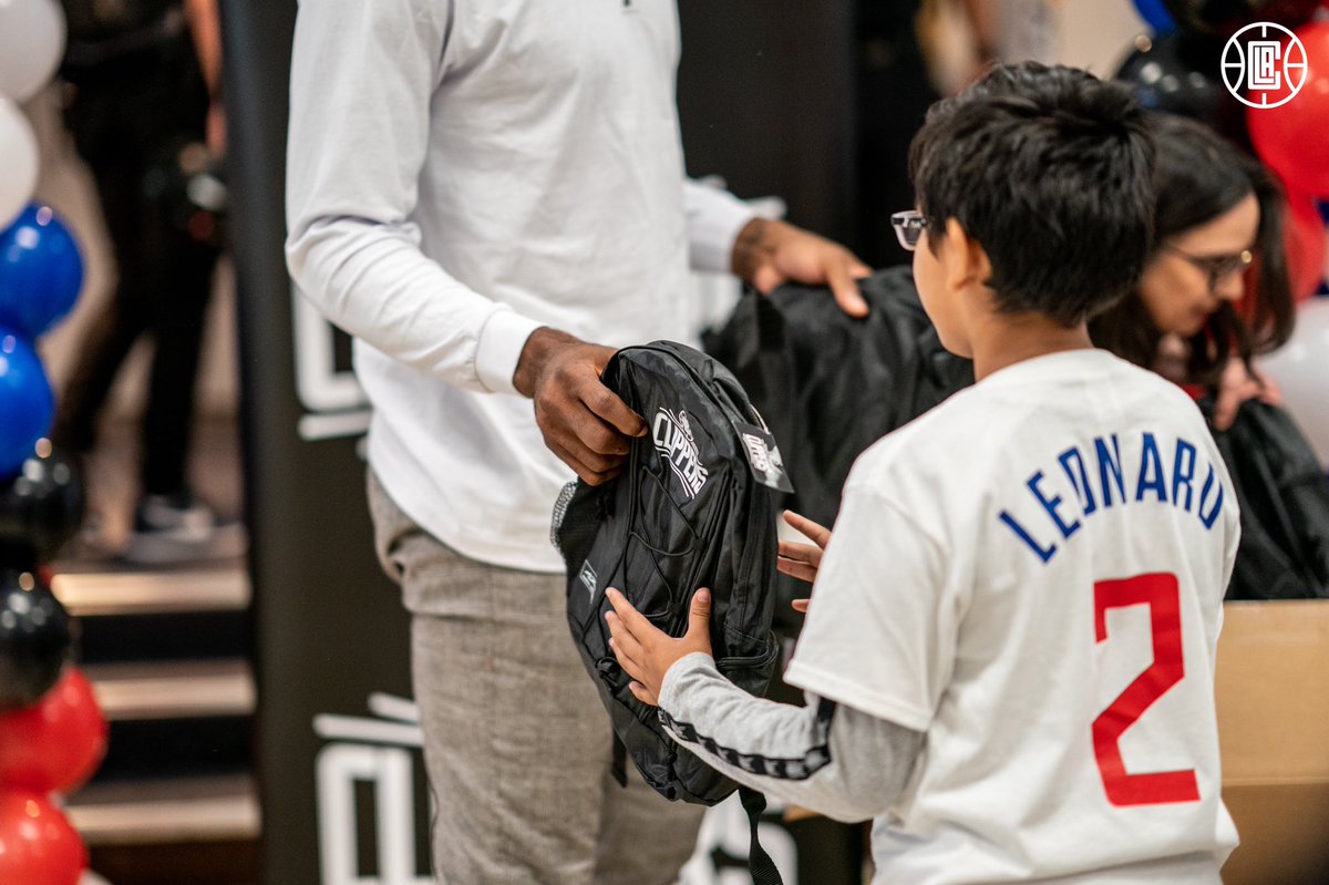 LACFoundation's tweet photo. Intended to reduce stress on low-income families headed back to school, every single student in the Moreno Valley Unified, Inglewood Unified, and Los Angeles Unified School Districts will receive a new backpack to start the school year. https://t.co/BG5mnkJpCM