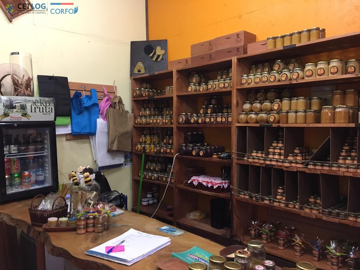 CETLOGChile's tweet photo. Saludamos a la #Pyme #ApiSu de #Pucón, empresa familiar dedicada a la producción Apícola, creadores de una completa línea de mieles Gourmet 🍯🐝🐝 Hoy fueron visitados por nuestros ingenieros del #NodoAraucanía 💪💪
Conócelos 👉 https://t.co/36DnfpoEBY
#CentroExtensionismo https://t.co/nuZkfa1nsu