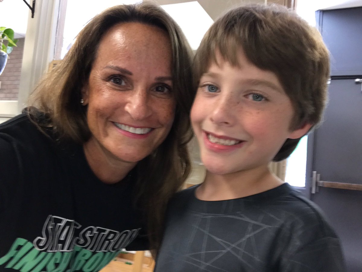 LilaAnnaSauls's tweet photo. Thanks to my fellow @RichlandOne commissioner @votebeatrice for checking up on two of my boys @BrockmanPTO @BrockmanPrin as we all make our #firstdayofschool visits! #R1StartStrong https://t.co/waFTX5Pwt1