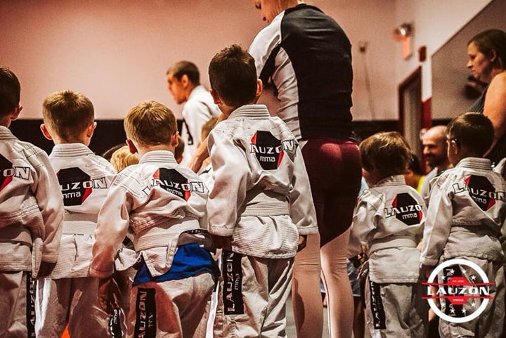 Building a tiny army! Have fun, make friends and learn life long skills. If you have a little one, make sure to sign them up for our #TinyNinjas program 

#LauzonMMA #TeamLauzon #LauzonKids