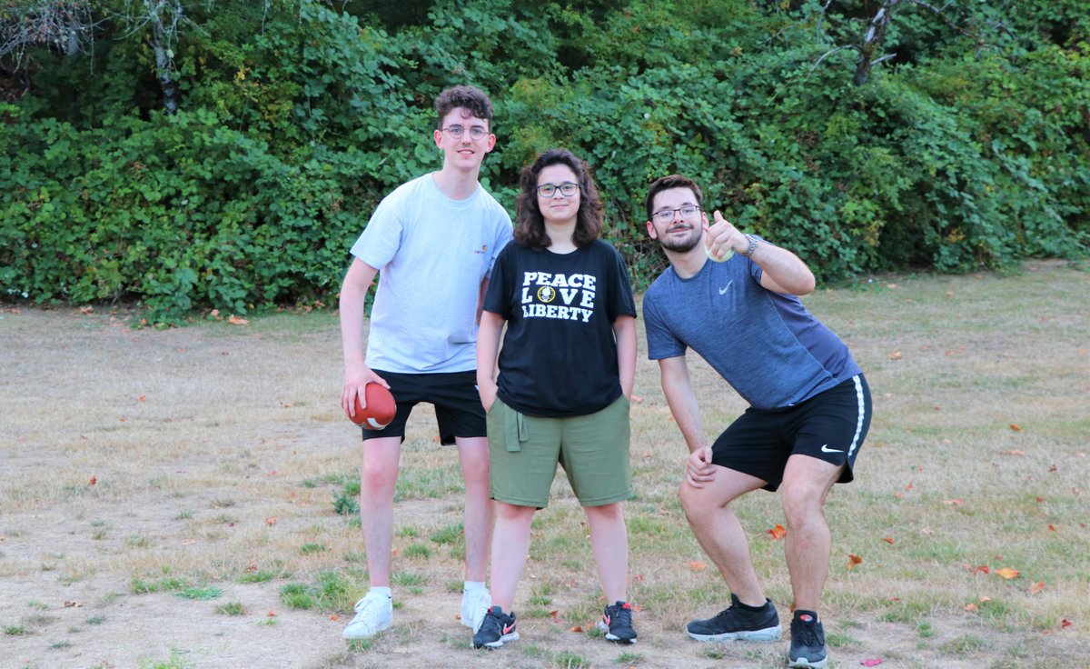 UVicSummerProg's tweet image. The August #ISIBM group had a fabulous evening of pizza and games. What a great night to have before the final exam and group presentations. #summerstudies @GustavsonUVic #studyincanada @uvic