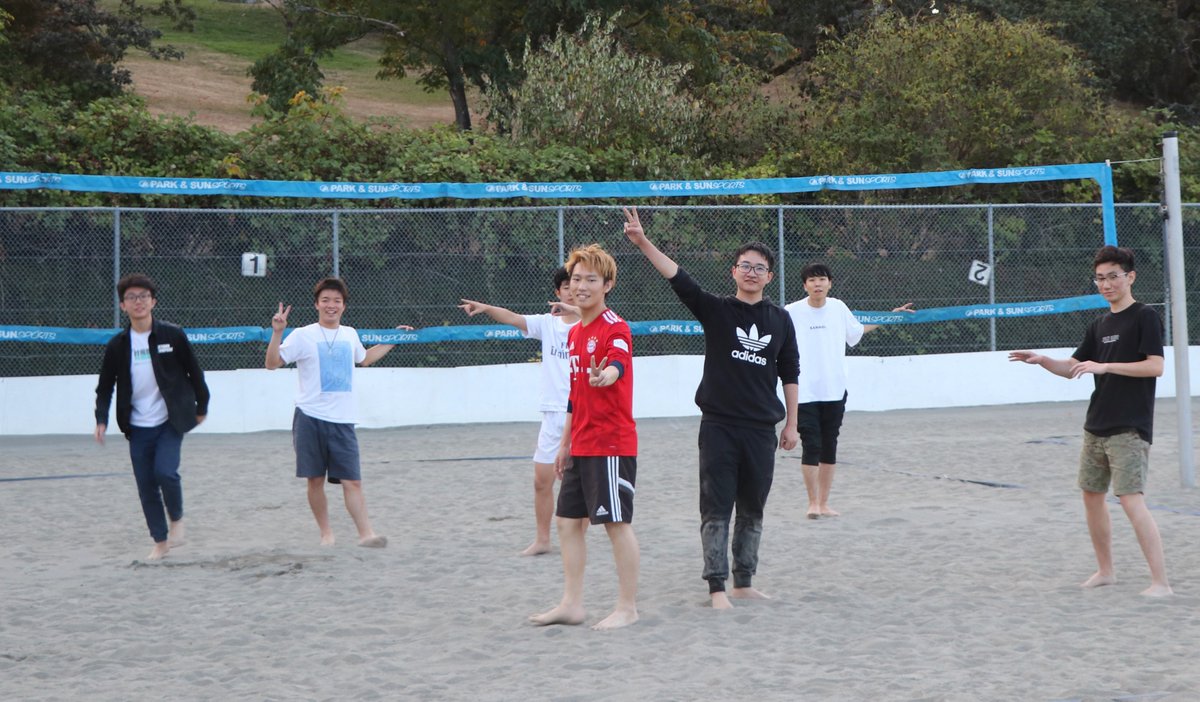 UVicSummerProg's tweet image. The August #ISIBM group had a fabulous evening of pizza and games. What a great night to have before the final exam and group presentations. #summerstudies @GustavsonUVic #studyincanada @uvic