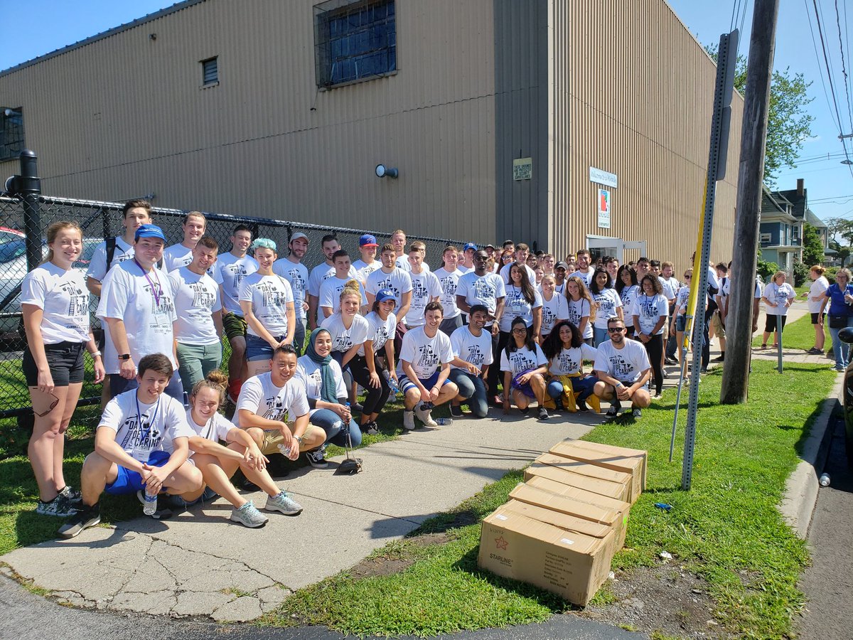 TeachersDeskBuf's tweet photo. 80 U.B. MBA students volunteered through the United Way Day of Caring today. They cared so much, they pre-packed over 3000 items for Panchospacks in just two hours! So encouraged to see them give it their all for those we serve. Thank you #ubmba #uwbec https://t.co/qBjO71VB9U