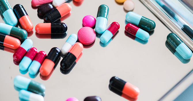 A "perfect storm." 

As new details emerge about #Michigan's #opioidcrisis, how it began, and the distribution of nearly 3 billion bills in the state, <a href="/umichsph/">University of Michigan School of Public Health</a>'s @haffajee_r joins <a href="/MLive/">MLive</a> to look at the role of drug suppliers and distributors: myumi.ch/qggD1 ⬅️