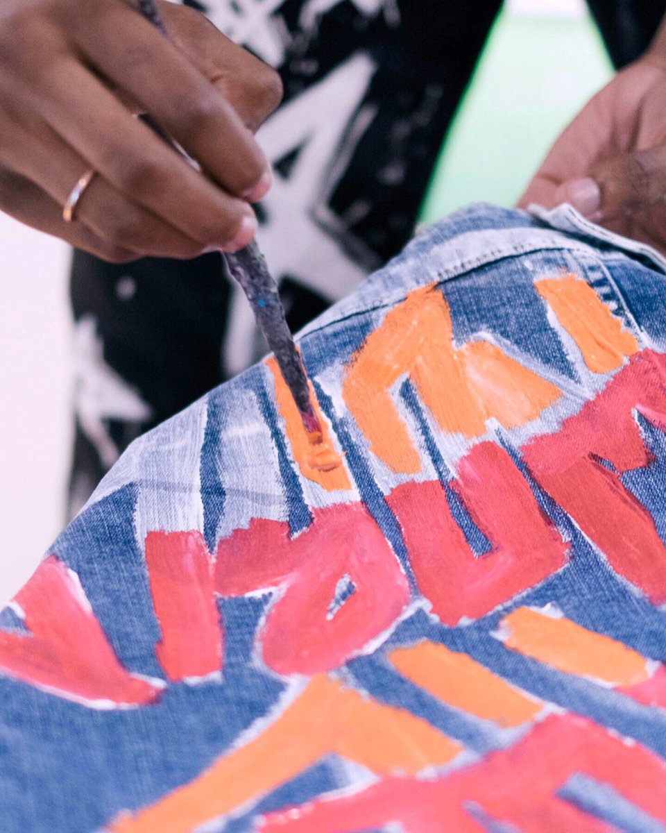 JEANTRIX's tweet photo. Our artists take pride in creating a customized art experience. From our customization events to creating one on one with our supporters. Everything is handpainted and there will never be 2 of the same pieces.🔥
.
Email us to get customized: info@Jeantrix.com
.
#getcustomized https://t.co/mqudHvh0GD