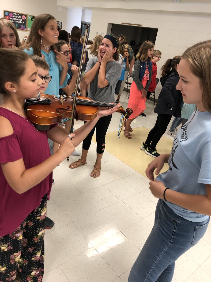 Northmen_Orch's tweet photo. Our last school we went to today was @ChapelHillNKCSD! Great tour today!! @NKCSchools @Northmen_OPHS #ForTheFamily 🎻 https://t.co/3uTApjd4nH