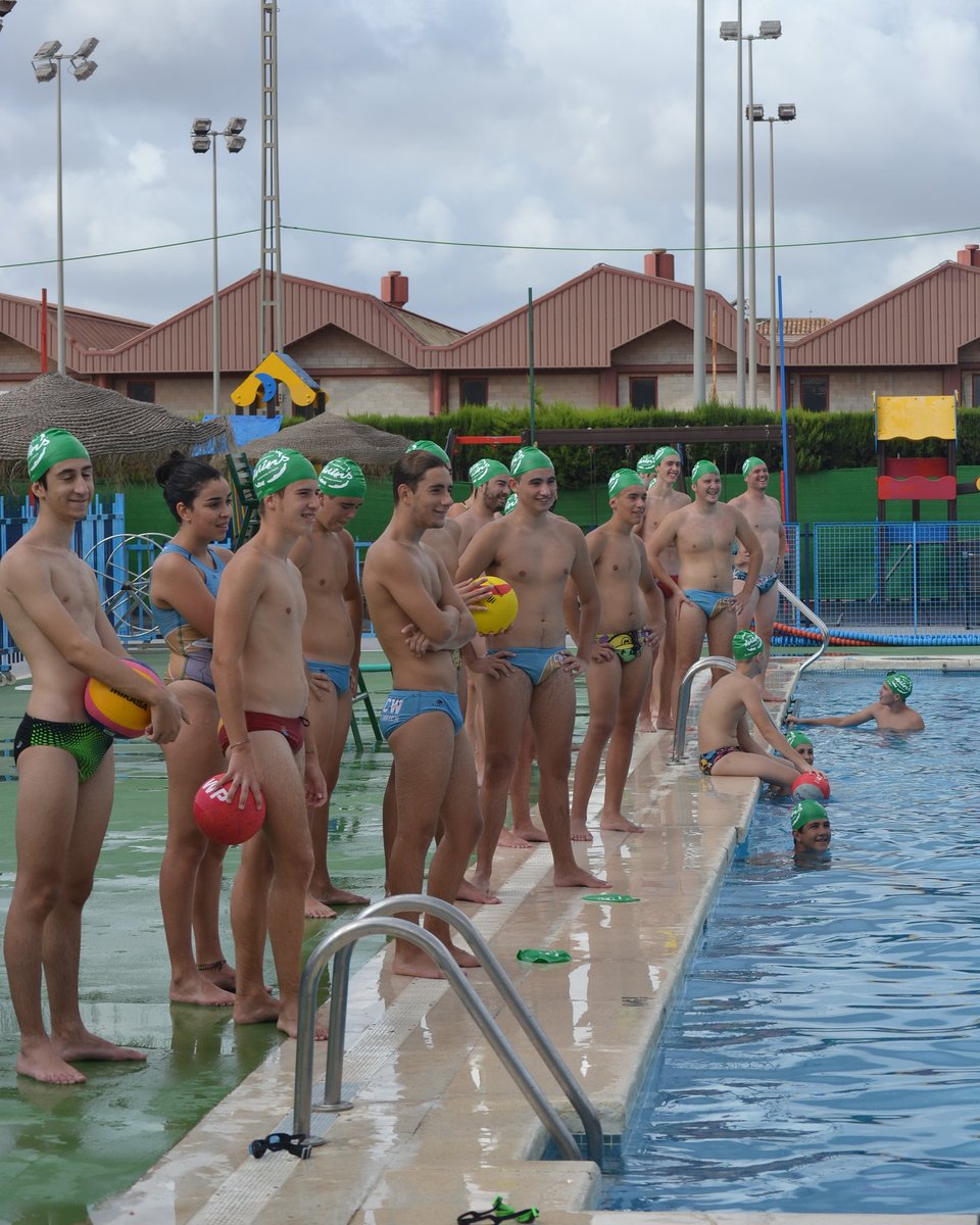 Que bien lo hemos pasado, técnica individual, táctica y juegos... 
Ahora a por la merecida cena. 

Mañana iniciamos los partidos:

TRUENO Vs GANGA 
GANGA Vs HACENDADO
HACENDADO Vs TRUENO
<a href="/WaterpoloSanJav/">Waterpolo San Javier</a>