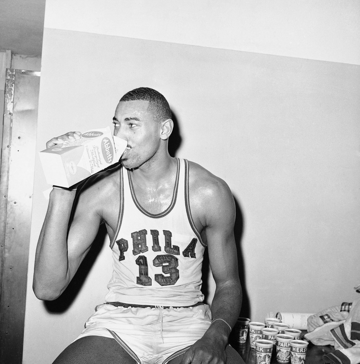 BleacherReport's tweet photo. The NBA had never seen a force like Wilt:

-100-point game
-Only player to average more than 40 PTS in a season
-Seven scoring titles
-11 rebounding titles
-Assists leader (1967-68) 
-2x NBA champion
-4x NBA MVP
-1972 NBA Finals MVP

The Big Dipper would have been 83 today https://t.co/YHyqCJnDpC