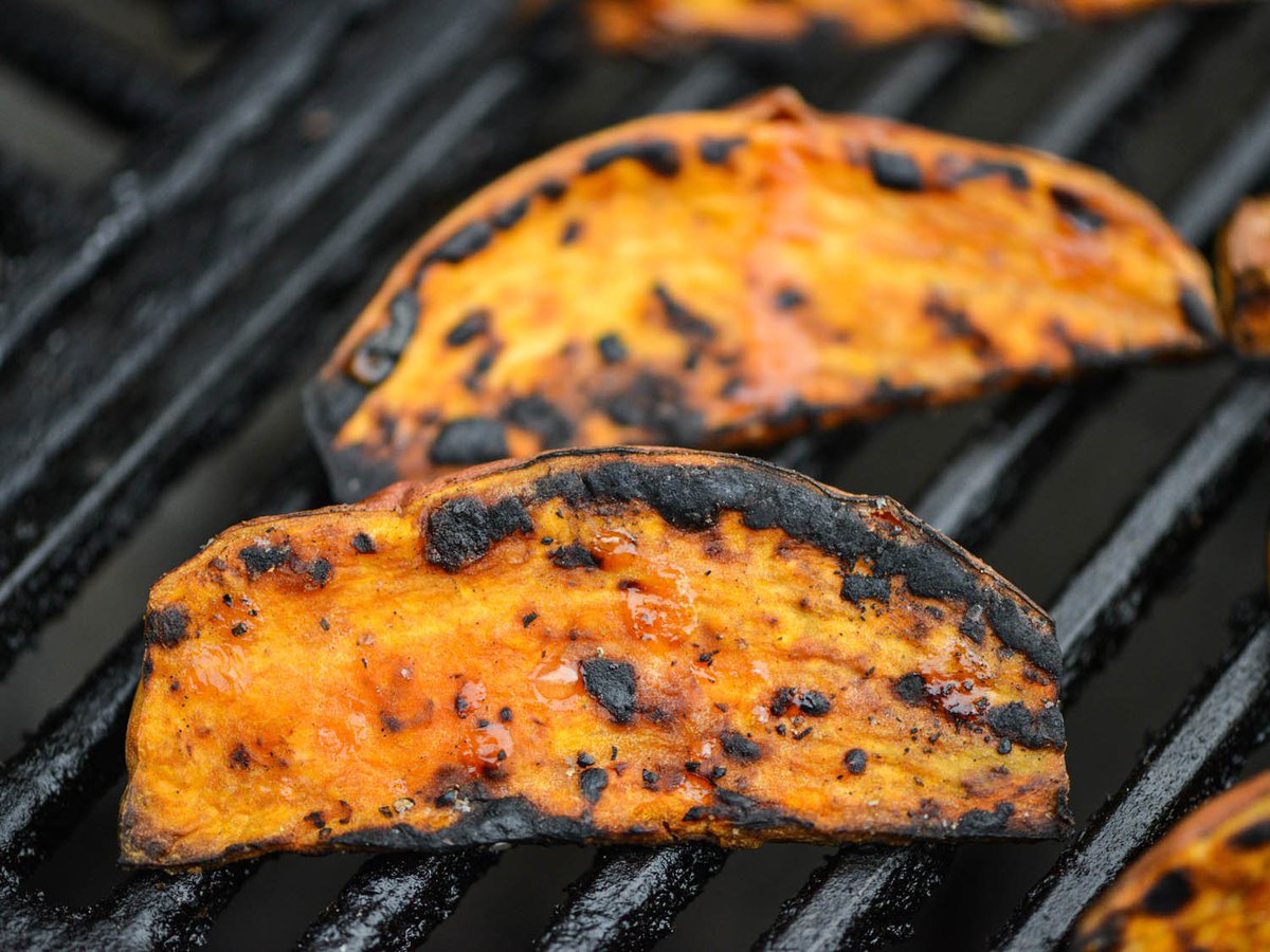GrillingChats's tweet photo. Q1 #GrillingChats Sweet Potatoes are a versatile fall treat. How do you grill them? #FallGrill #Grilling #FallBBQ https://t.co/NJNx1T9CYx