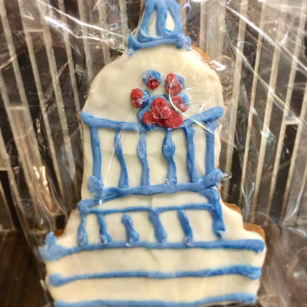 DoggyStyleDC's tweet photo. BIPAWTISAN TREAT... our new homemade cookie is sure to stop the barking on both sides of the fence 🐾😋 #dogbakery #dogtreats #dcpetcare #madeindc #bipawtisan #dcdogtreats #doggystyledc https://t.co/dncM8CNQd9